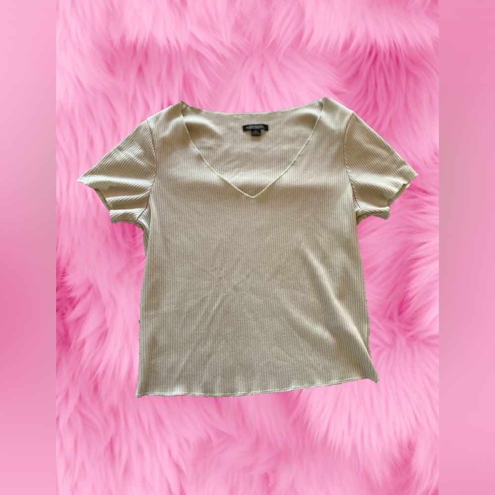 Wild Fable v-neck shirt